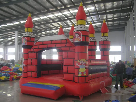 Castello gonfiabile dei buttafuori della casa di salto dell'asilo dei bambini per il parco divertimenti