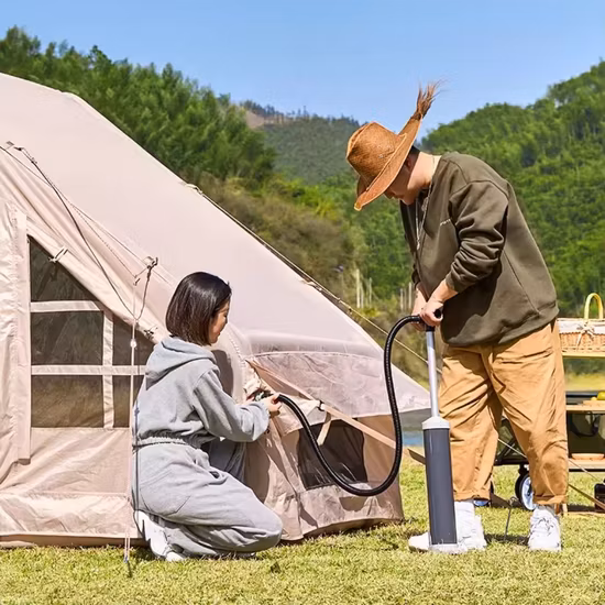 Tenda gonfiabile militare dell'esercito all'aperto per il campeggio